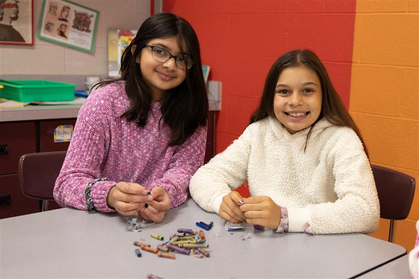 Students make donations for animal shelter